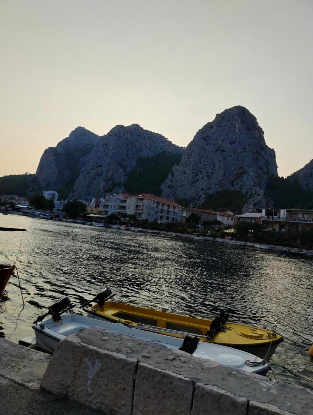 Apartmani Branko Vojnovic Omiš Exterior foto