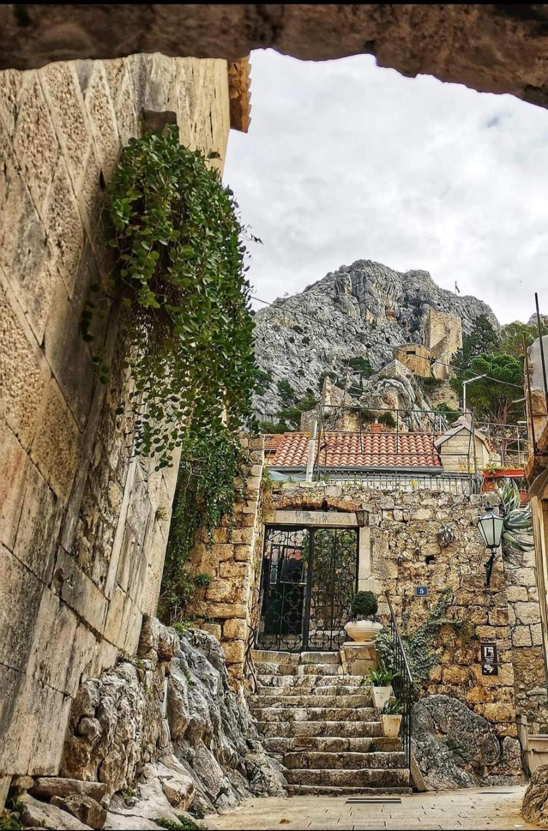 Apartmani Branko Vojnovic Omiš Exterior foto