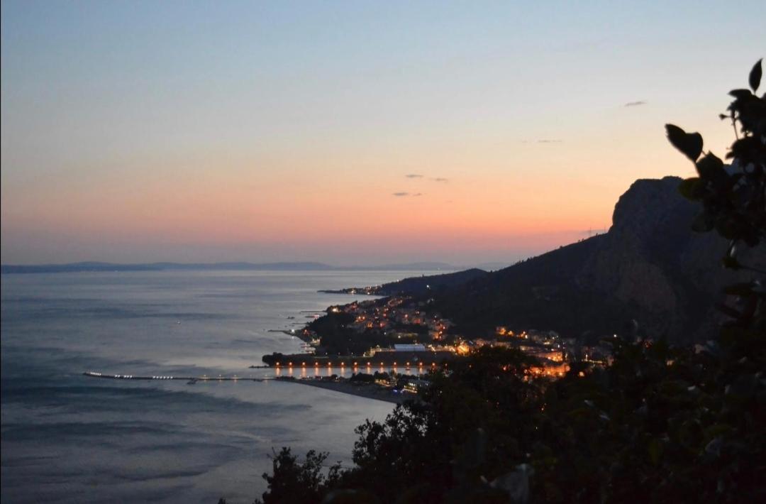 Apartmani Branko Vojnovic Omiš Exterior foto